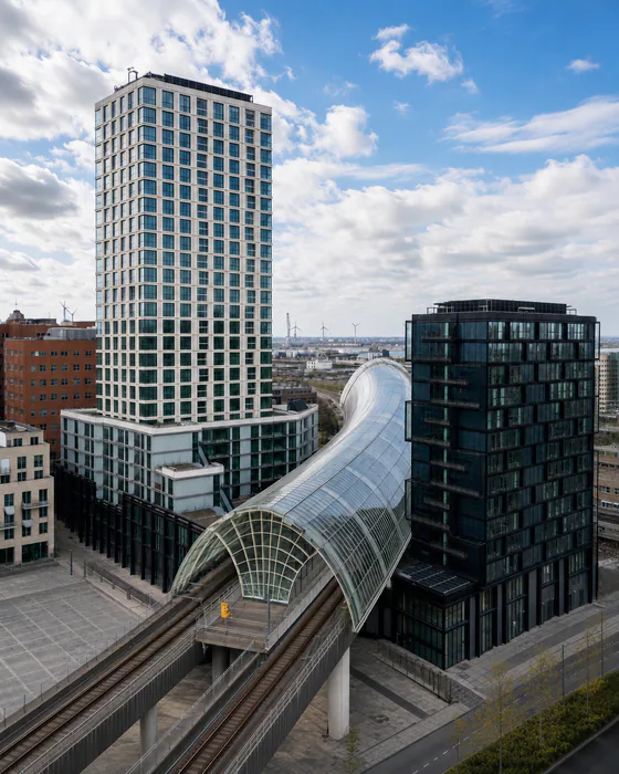 Crossroads-hoogbouw en station Amsterdam Sloterdijk