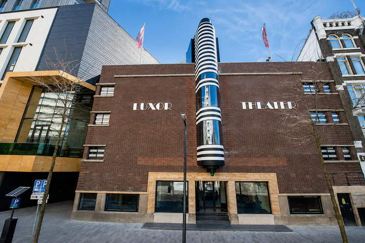 Voorgevel van het Oude Luxor Theater in Rotterdam